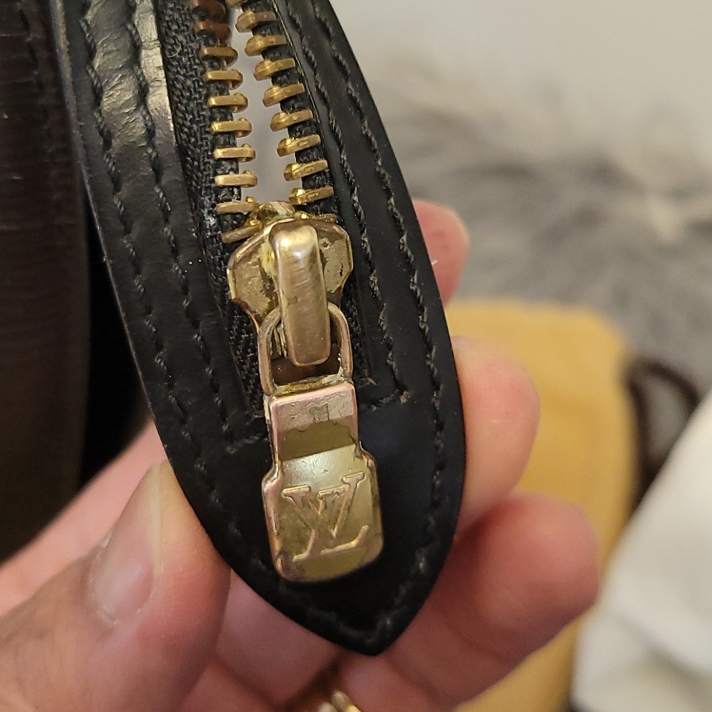 LV Black epi St. Jacques shoulder bag - Picture 12 of 17